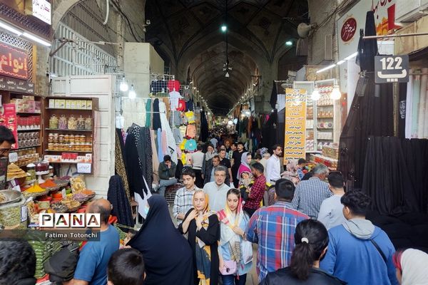 حال و هوای بهاری در بازار وکیل شیراز