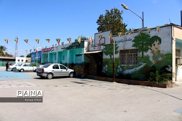 گردشگران نوروزی در ساحل بندر بوشهر
