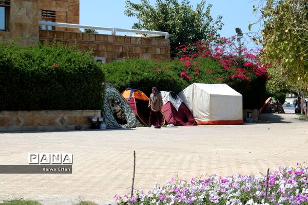 گردشگران نوروزی در ساحل بندر بوشهر