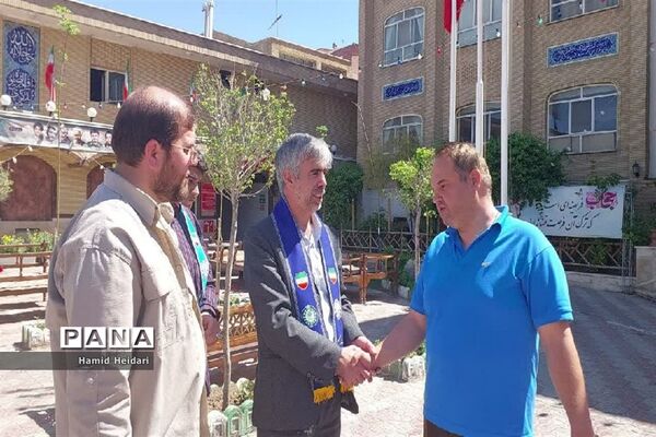 تکریم زائران نوروزی توسط مسئولان سازمان دانش‌آموزی