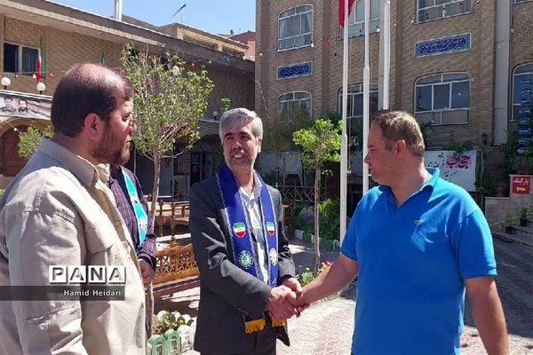 تکریم زائران نوروزی توسط مسئولان سازمان دانش‌آموزی