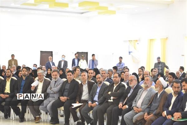 نشست مشترک استاندار یزد با جمعی از فرهیختگان شهرستان بهاباد