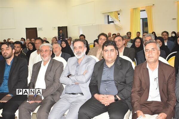 نشست مشترک استاندار یزد با جمعی از فرهیختگان شهرستان بهاباد