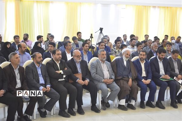 نشست مشترک استاندار یزد با جمعی از فرهیختگان شهرستان بهاباد