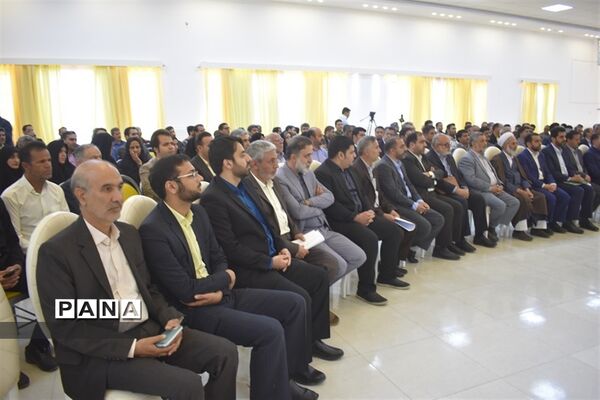 نشست مشترک استاندار یزد با جمعی از فرهیختگان شهرستان بهاباد