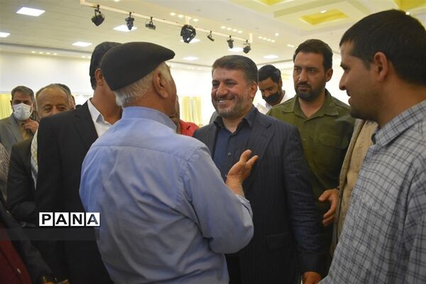 نشست مشترک استاندار یزد با جمعی از فرهیختگان شهرستان بهاباد
