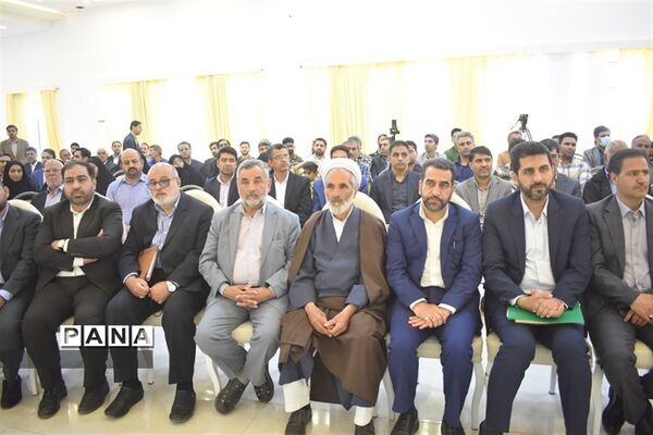 نشست مشترک استاندار یزد با جمعی از فرهیختگان شهرستان بهاباد