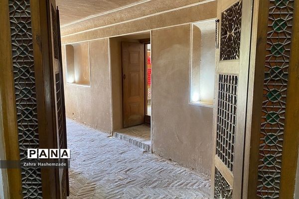 باغ دولت‌آباد، میدان امیر چخماق و هنرهای دستی شهر زیبای ایران