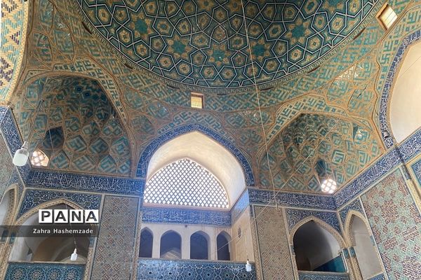 باغ دولت‌آباد، میدان امیر چخماق و هنرهای دستی شهر زیبای ایران