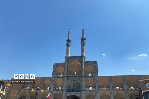 باغ دولت‌آباد، میدان امیر چخماق و هنرهای دستی شهر زیبای ایران
