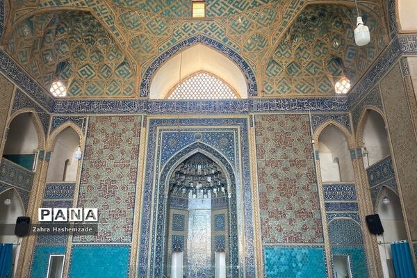 باغ دولت‌آباد، میدان امیر چخماق و هنرهای دستی شهر زیبای ایران