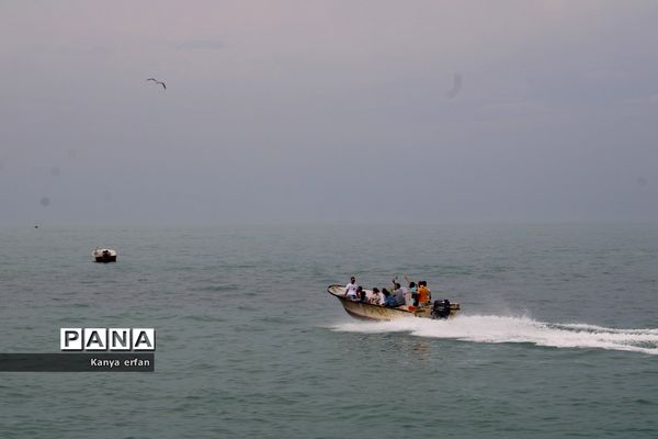 گردشگران نوروزی در ساحل بندر بوشهر