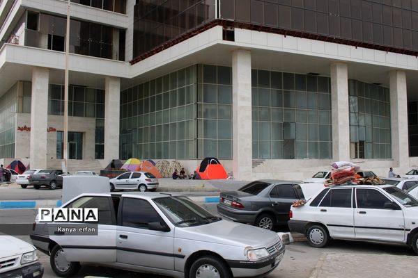 گردشگران نوروزی در ساحل بندر بوشهر