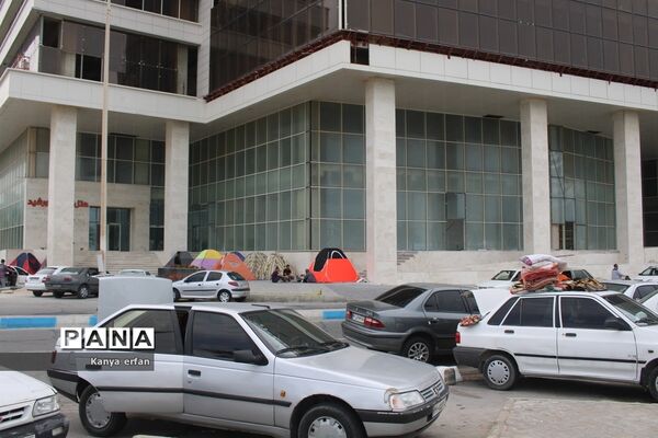 گردشگران نوروزی در ساحل بندر بوشهر