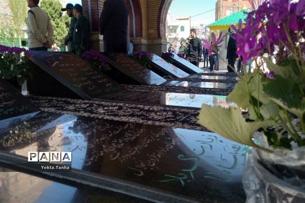 اهتزاز پرچم جمهوری اسلامی در پاکدشت