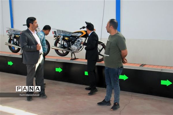 بازدید فرماندار ابرکوه از چندین واحد تولیدی در ایام عید