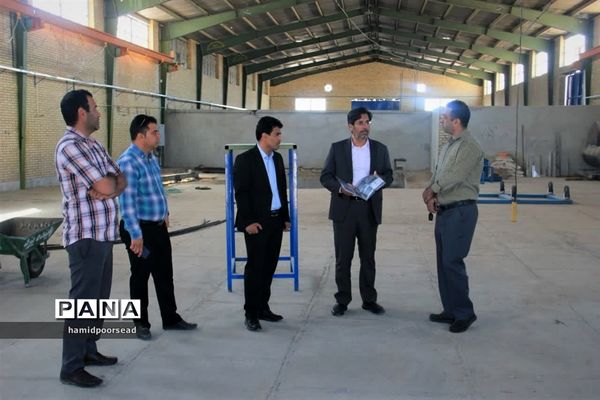 بازدید فرماندار ابرکوه از چندین واحد تولیدی در ایام عید