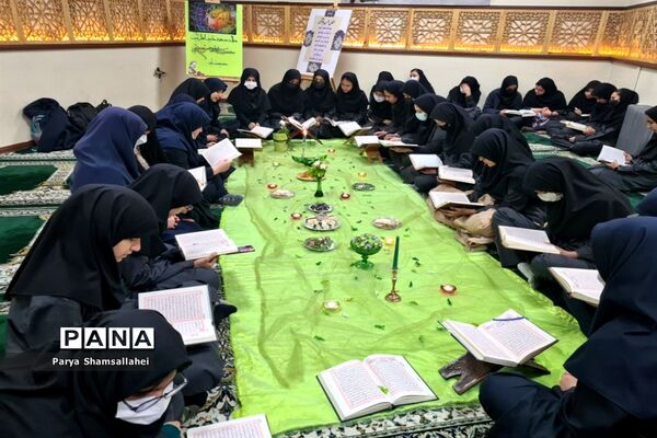 محفل انس با قرآن در دبیرستان فرهنگ۱۳