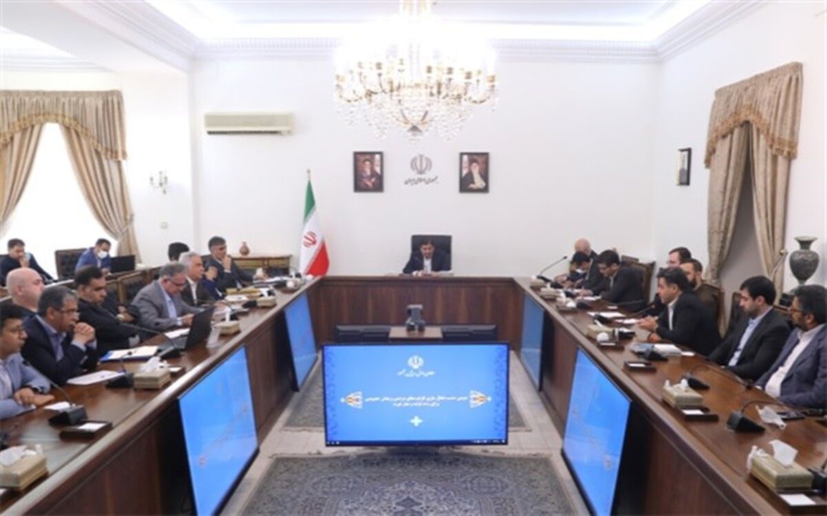 مخبر: کاهش نقش دلار در اقتصاد کشور یک ضرورت است
