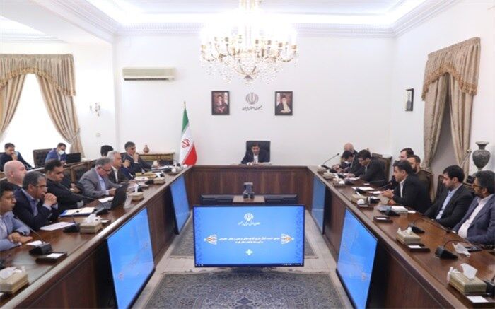 مخبر: کاهش نقش دلار در اقتصاد کشور یک ضرورت است