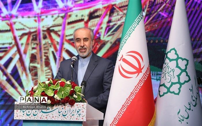 ملت ایران ۴۴ سال عزتمندانه پرچم ایران را در دست دارند