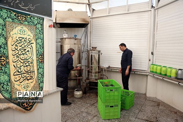 توزیع روزانه 14 هزار افطاری گرم و سرد در حرم حضرت معصومه(س)