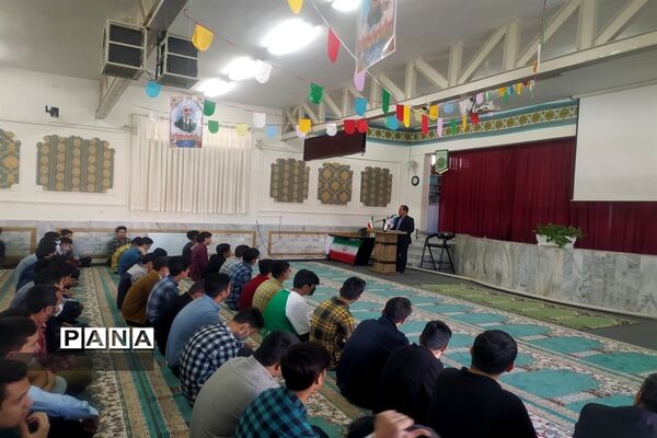 حضور خادمان رضوی و پرچم حرم امام رضا«ع» در دبیرستان شهیدبهشتی دوره دوم بیرجند