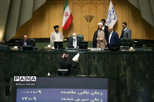 اولین جلسه صحن علنی مجلس در سال 1402
