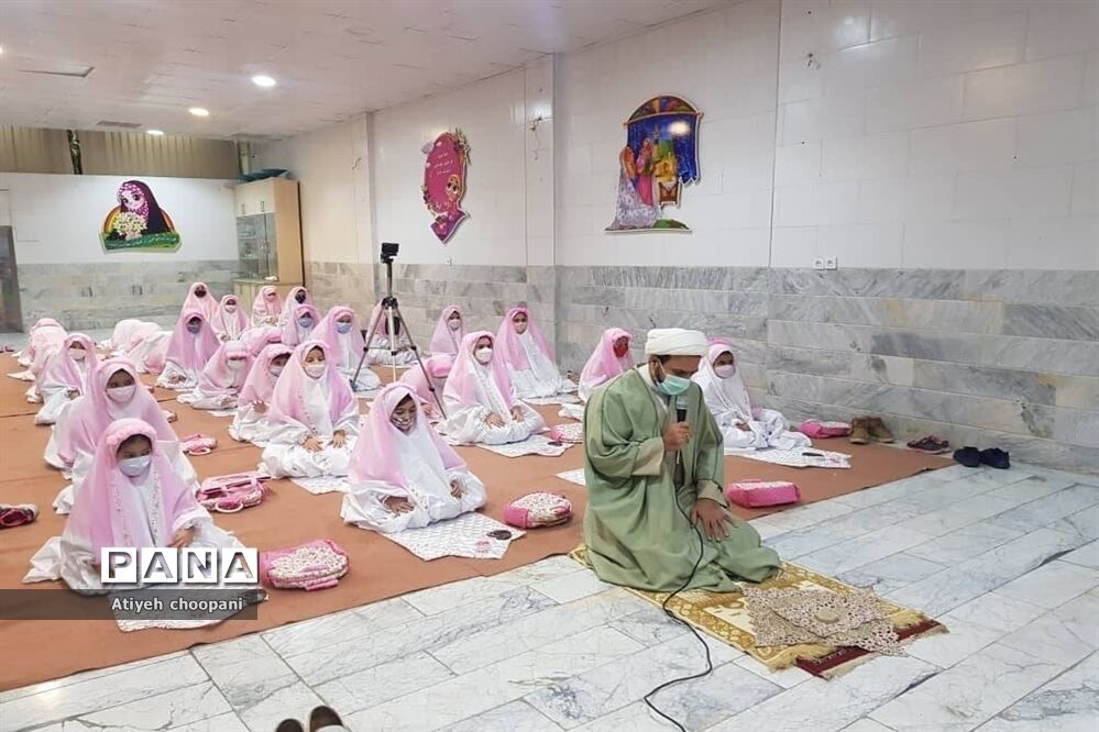برگزاری مراسم معنوی «جشن فرشته‌ها» در دبیرستان  فرشته‌های آسمانی