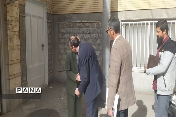 دیدار معاون پرورشی و فرهنگی اداره‌کل آموزش و پرورش و مدیر سازمان دانش‌آموزی استان اصفهان با  خانواده شهید محمد نساجی