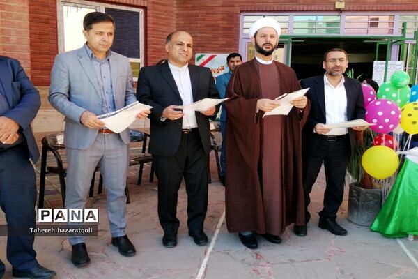 تجلیل از دانش‌آموزان برگزیده مسابقات قرآنی و فرهنگی هنری دبیرستان نبوت صفادشت