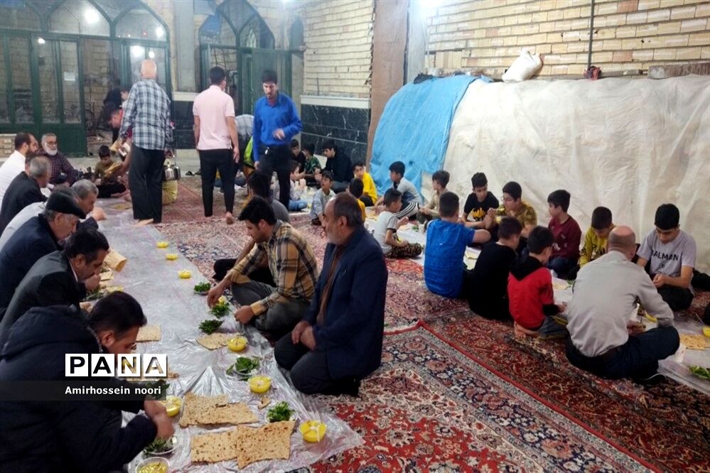 ضیافت افطاری و تجلیل از خیرین نیکوکاران در مسجد امام جعفر صادق(ع)