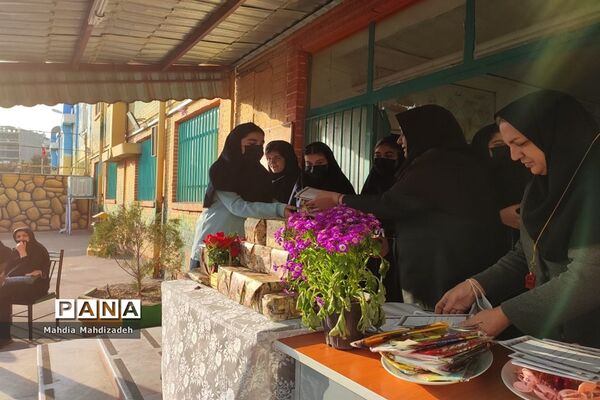 تقدیر و قدردانی از دانش‌آموزان برتر و مقام‌آور دبیرستان شهید قویدل ناحیه 6 مشهد