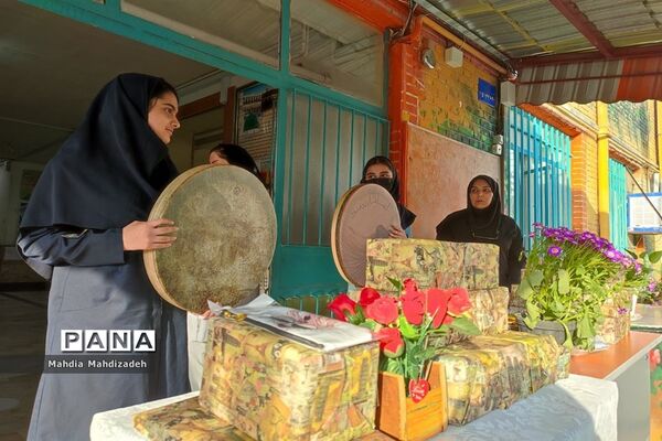 تقدیر و قدردانی از دانش‌آموزان برتر و مقام‌آور دبیرستان شهید قویدل ناحیه 6 مشهد