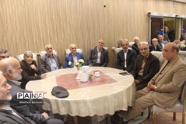دورهمی فرهنگیان پیشکسوت استان قم در ماه مبارک رمضان