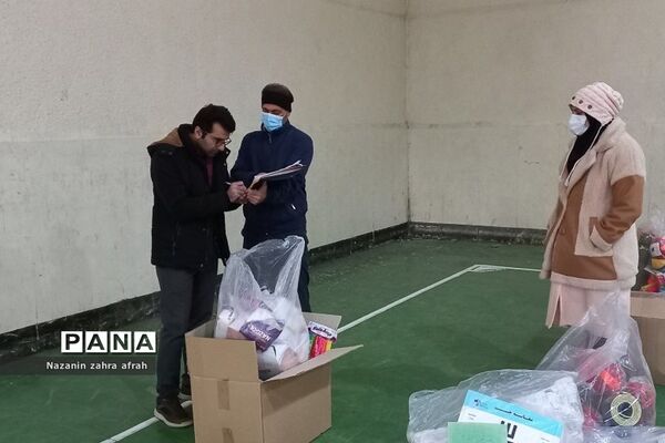توزیع اقلام ورزشی در مدارس رودهن