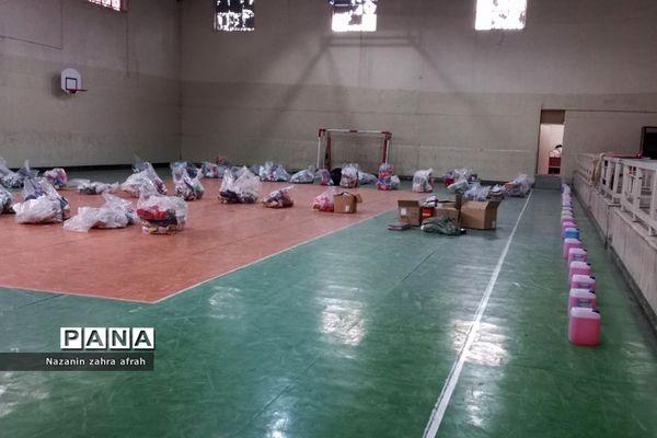 توزیع اقلام ورزشی در مدارس رودهن