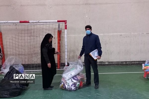 توزیع اقلام ورزشی در مدارس رودهن