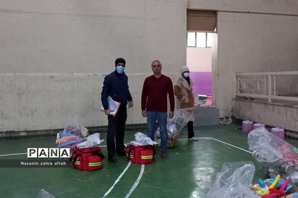 توزیع اقلام ورزشی در مدارس رودهن