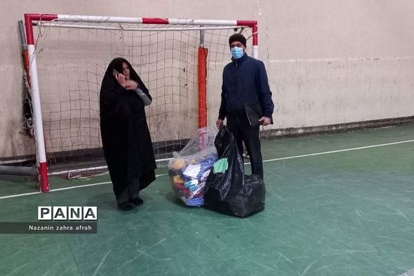 توزیع اقلام ورزشی در مدارس رودهن