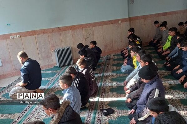 حال و هوای معنوی رمضان در دبیرستان ۱۳آبان رودهن