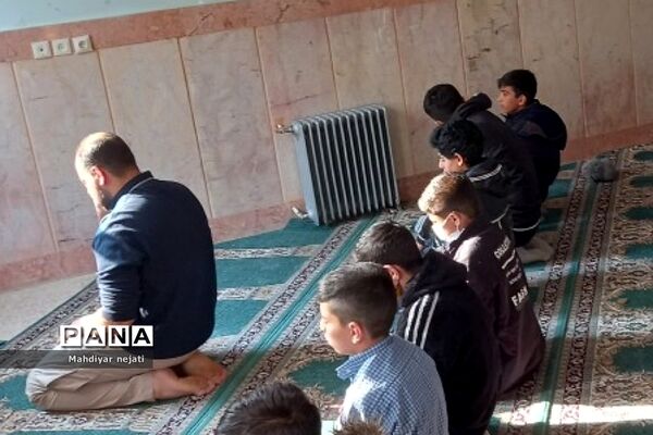 حال و هوای معنوی رمضان در دبیرستان ۱۳آبان رودهن