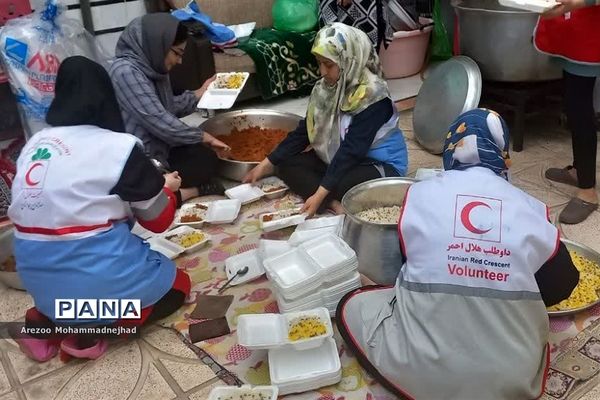 طبخ و توزیع غذا به مناسبت ولادت امام حسن مجتبی(ع)