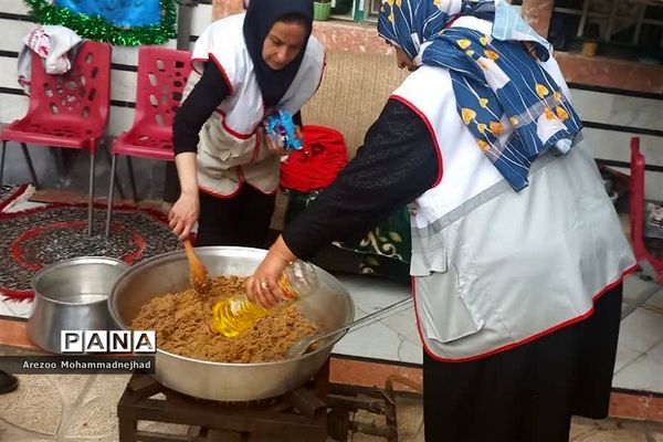 طبخ و توزیع غذا به مناسبت ولادت امام حسن مجتبی(ع)