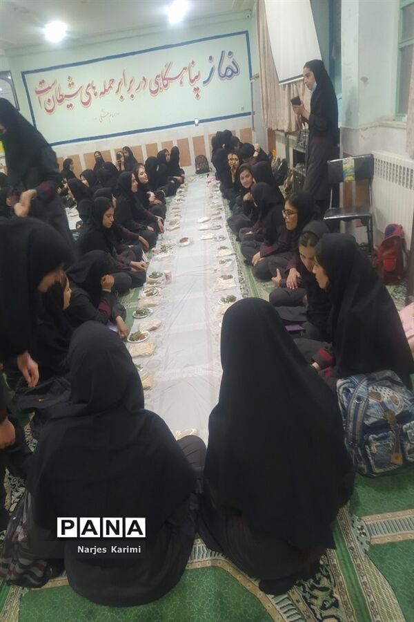 مراسم افطاری و تقدیر از دانش‌آموزان برگزیده دبیرستان میعاد قم