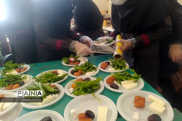 مراسم افطاری و تقدیر از دانش‌آموزان برگزیده دبیرستان میعاد قم