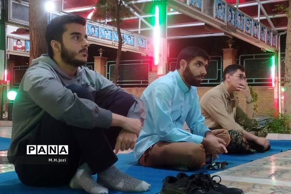 ترمیم و رنگ آمیزی مزار شهدا با حضور اعضای سازمان دانش‌آموزی قم