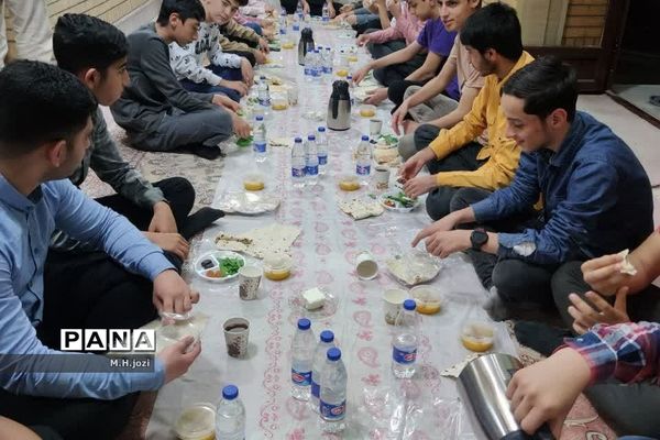 تجلیل از فعالان دانش‌آموز کمیته اسکان و تکریم زائران نیمه شعبان