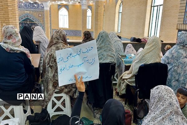 اجتماع بانوان محجبه در حمایت از عفاف و حجاب در نمازجمعه ملارد