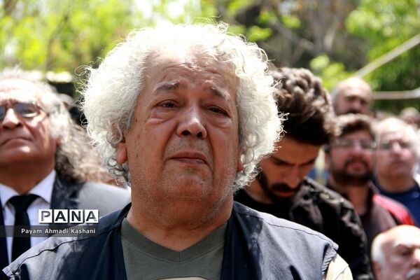 تشییع پیکر مرحوم کیومرث پور‌احمد